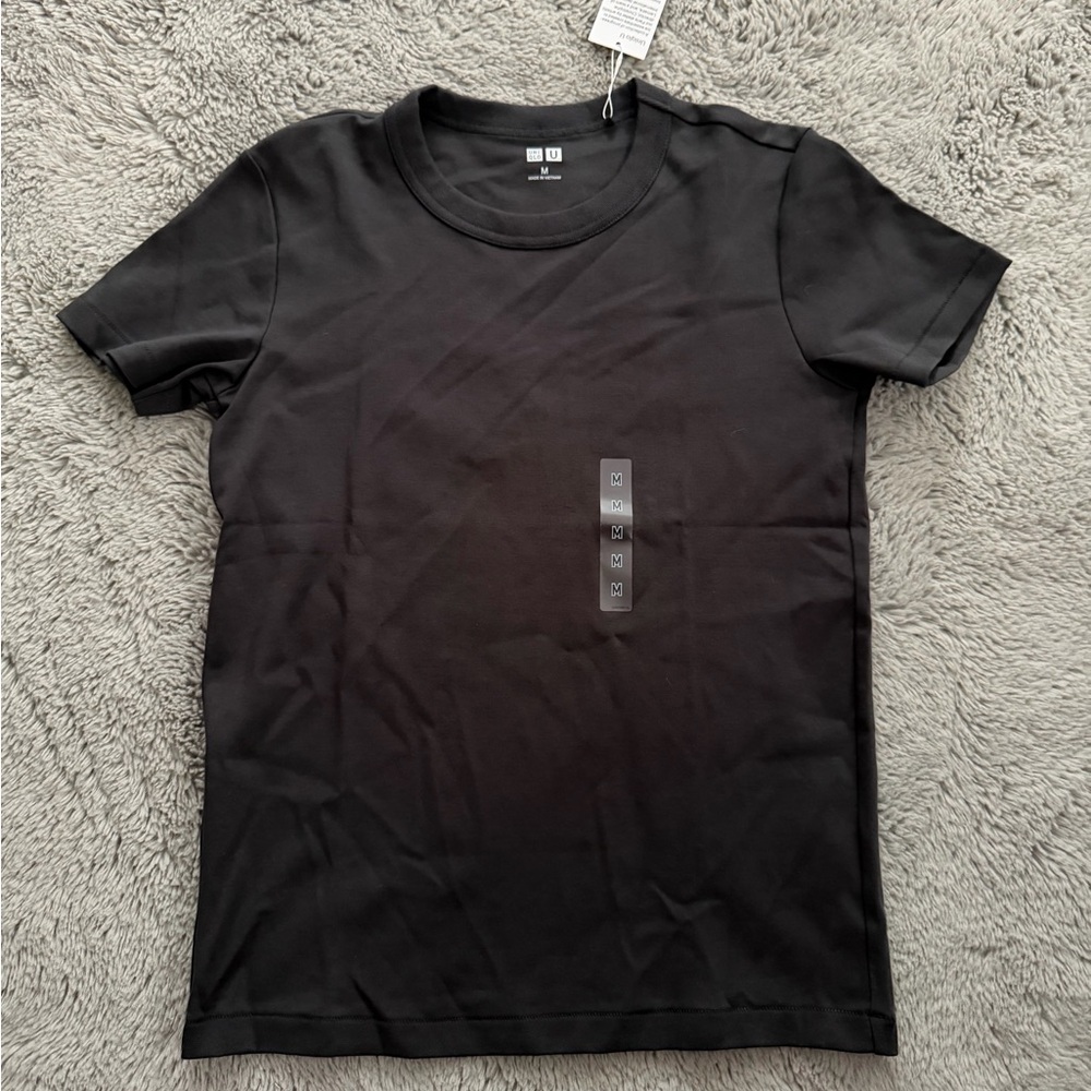 Uniqlo Black Short Sleeve Women’s Tee